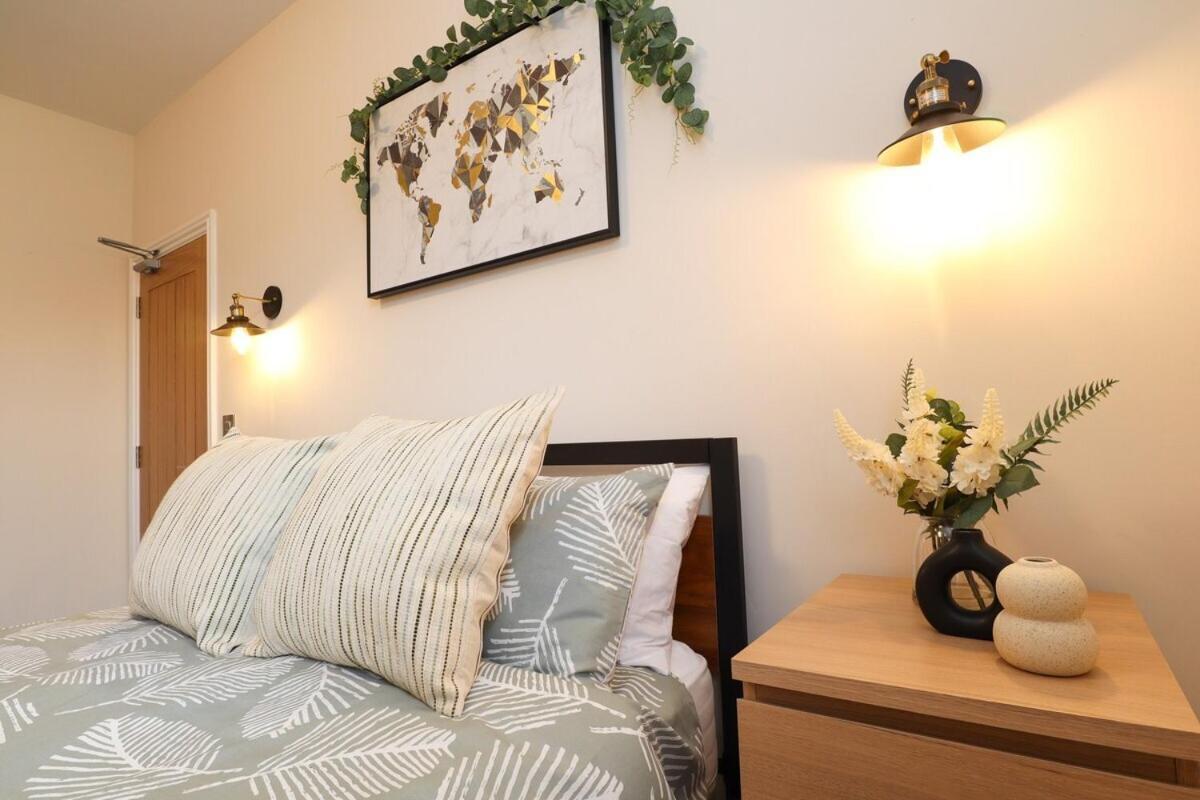 Green Nest Room With Private Bathroom Истбурн Экстерьер фото