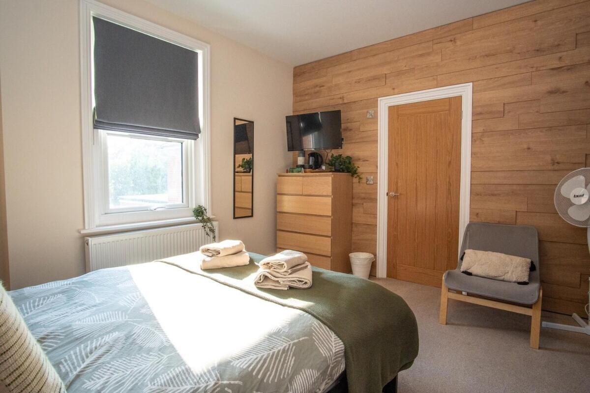 Green Nest Room With Private Bathroom Истбурн Экстерьер фото
