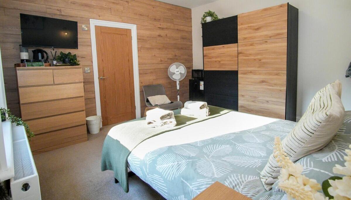 Green Nest Room With Private Bathroom Истбурн Экстерьер фото